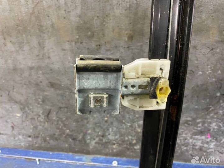 Стеклоподъемник передний правый Chrysler Voyager 4
