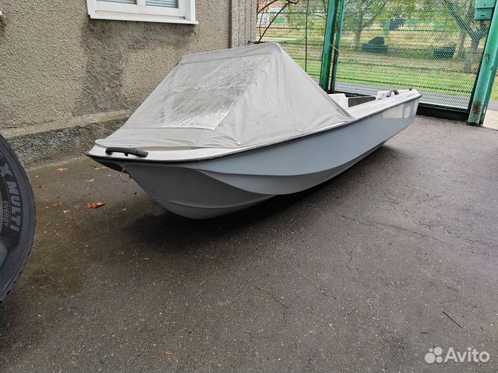 Лодка Cayman 300
