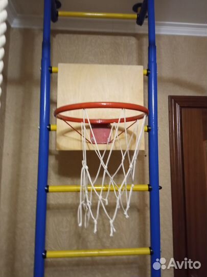 Шведская спортивная стенка с турником