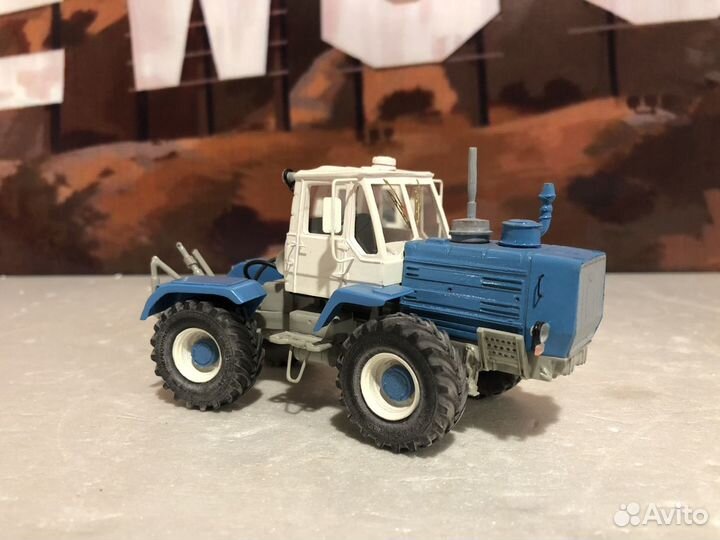 Модель трактора 1:43