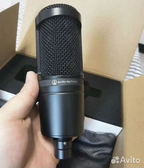 Студийный микрофон audio-technica AT2020