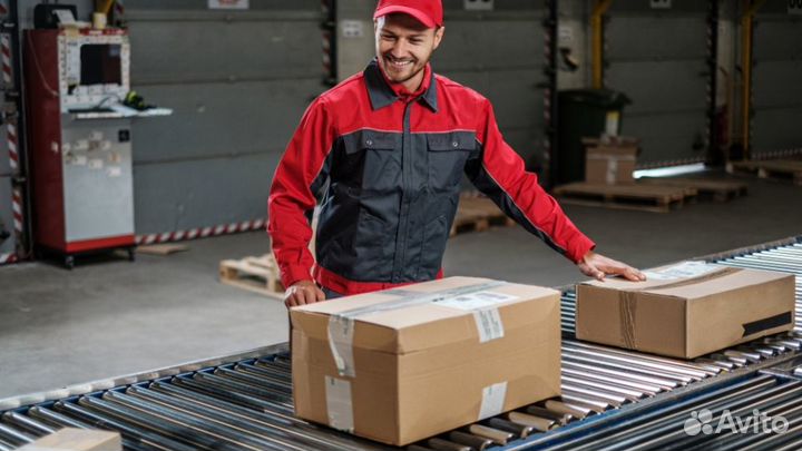 Рабочий на конвейер