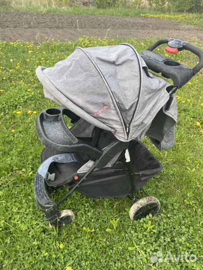 Прогулочная коляска