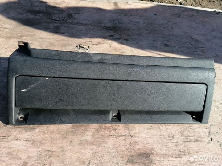 Бардачок 357 857 924А Ф.Пассат В3 1990г