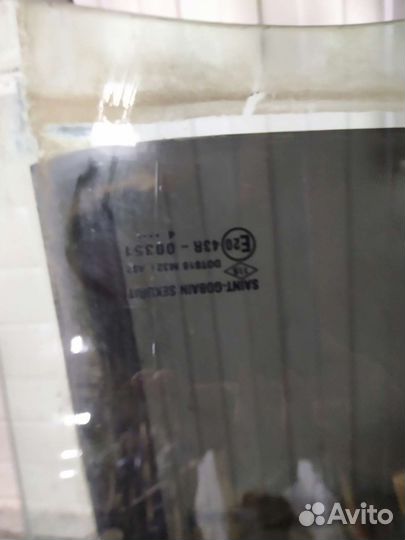 Стекло в дверь заднее правое renault logan 2