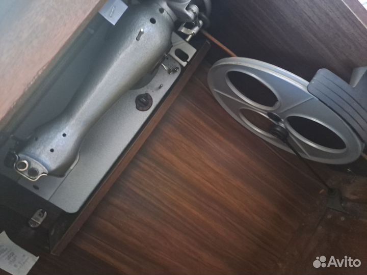 Швейная машина бытовая, 2м-22 ножной привод