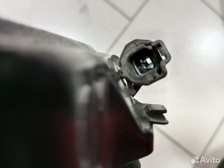 Замок капота Toyota Land Cruiser 200