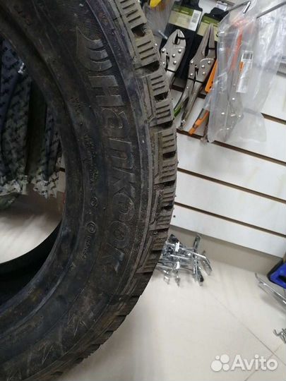 Hankook Winter I'Pike 235/55 R17