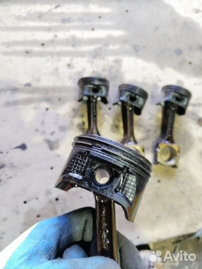 Поршень с шатуном Nissan QG18