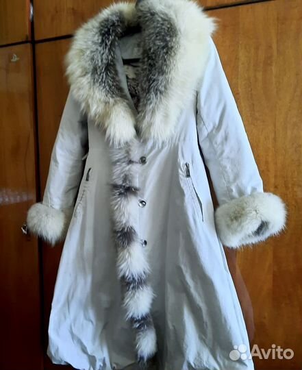 Пальто с меховым воротником