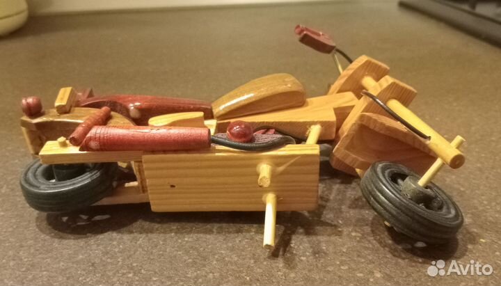 Модель мотоцикла, дерево