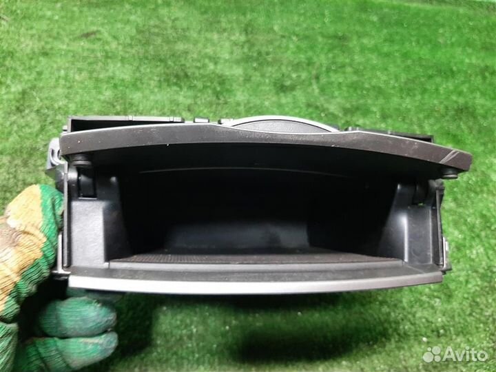 Ящик для мелочи Subaru Legacy/ Outback BM/B14 2010