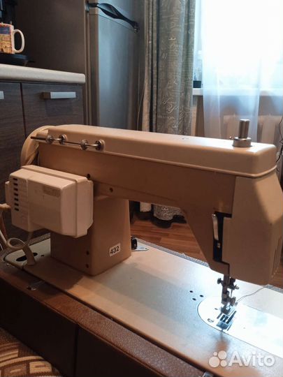 Швейная электрическая машина Радом