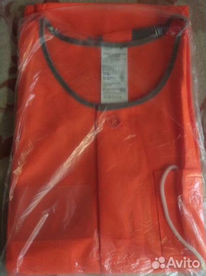 Каски,каскетки, плащи и жилеты