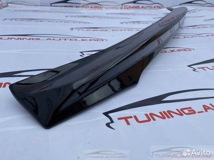 Спойлер под стекло Lexus 570 U5922
