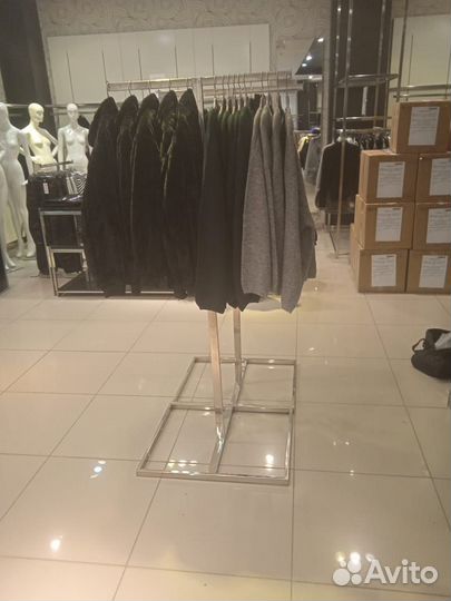 Вешало напольное для одежды