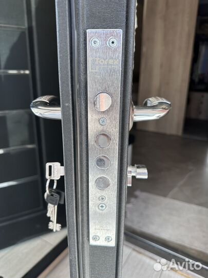 Дверь входная металлическая с зеркалом 960/2050