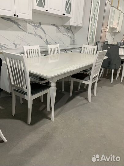 Столы и стулья