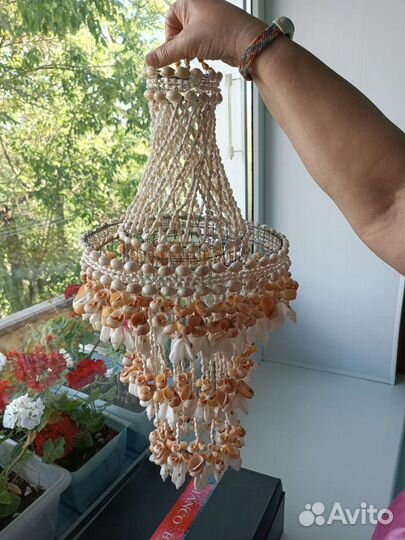 Подвесная люстра из ракушек