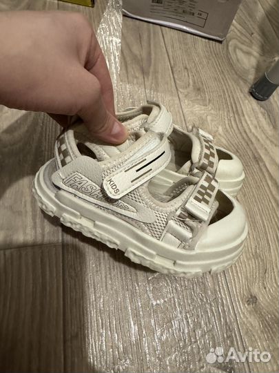 Сандали 26 размер (по стельке 15см)