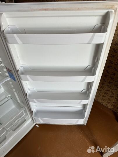 Холодильник indesit st167.028