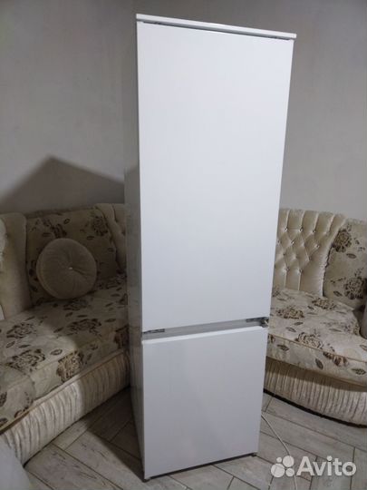 Встраиваемый холодильник