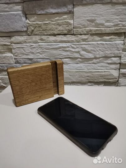 Подставка для телефона из дерева