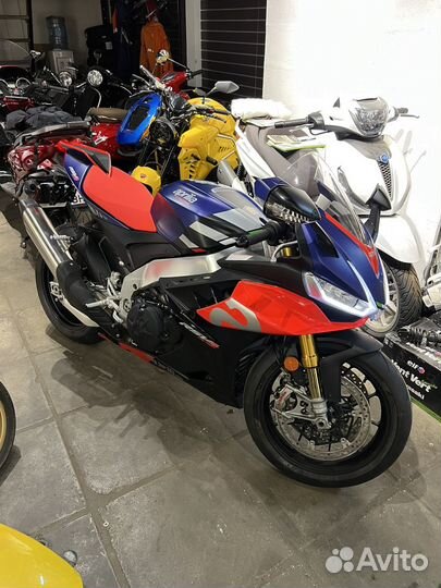 Aprilia RSV4 Factory