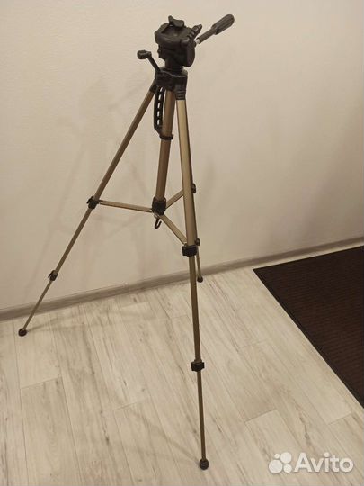 Штатив для фотоаппаратов, камер и кольцевых ламп