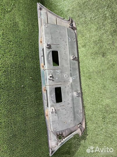 Накладка крышки багажника Nissan Maxima A33