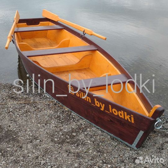 Лодка деревянная