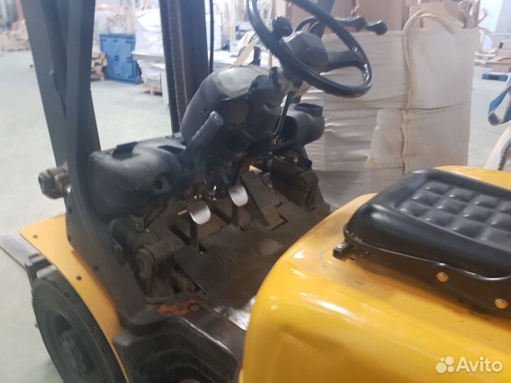 Погрузчик Komatsu FG260-12 бензин 2,5т 3м