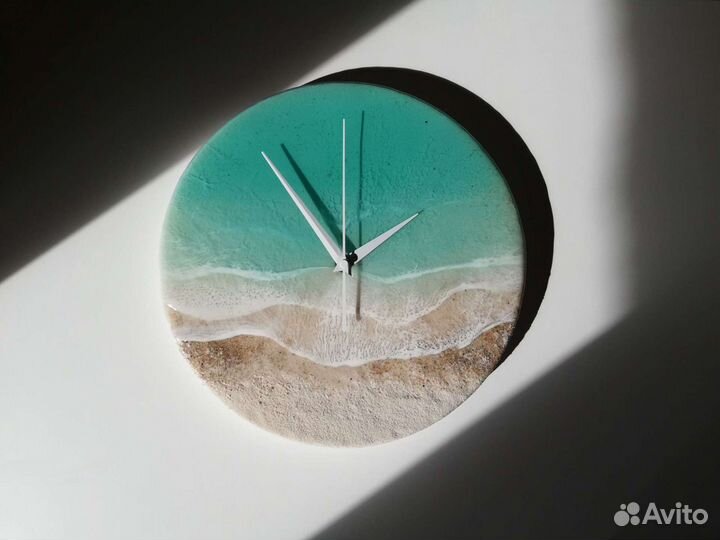 Часы настенные море смолой