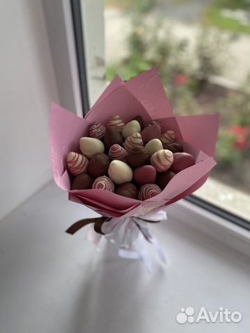 Съедобный букет из клубники в шоколаде