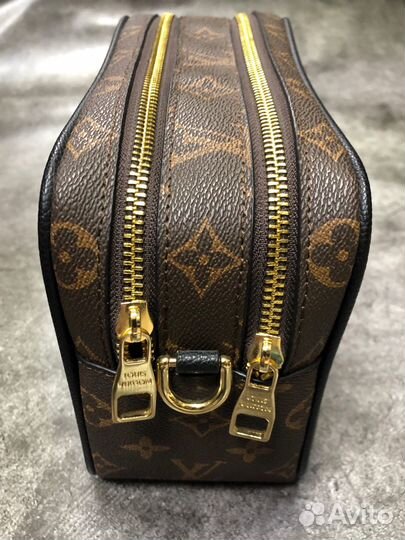 Сумка Louis Vuitton из кожи канва