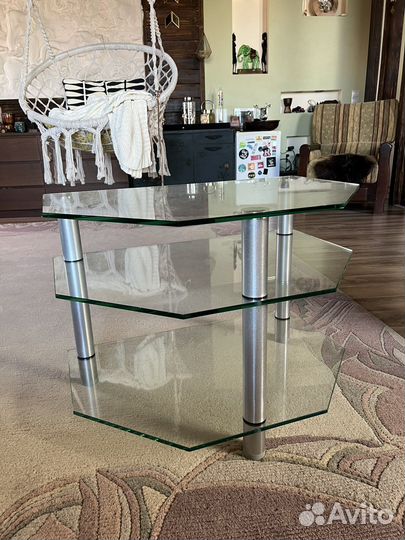 Стеклянная тумба под телевизор