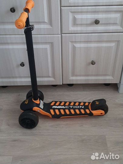 Самокат трехколесный