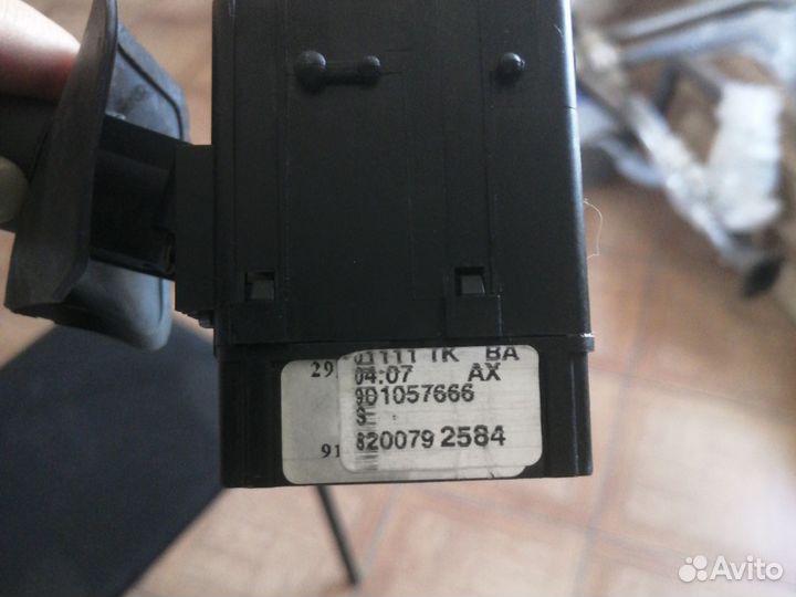 Подрулевой переключатель левый Renault Sandero I