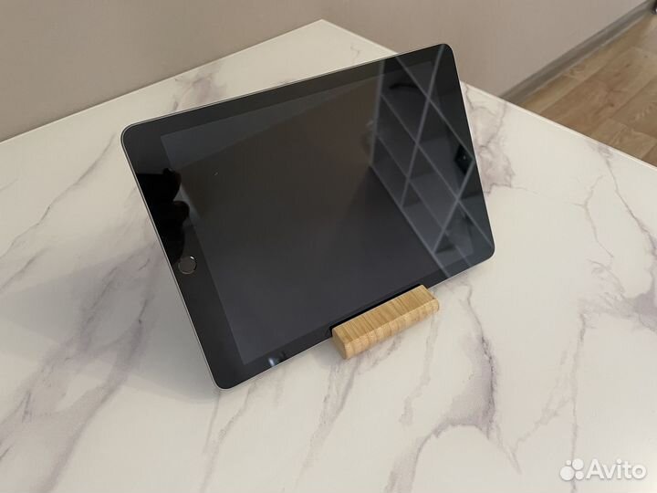 iPad 6 поколения (2018 ) - 128 гб