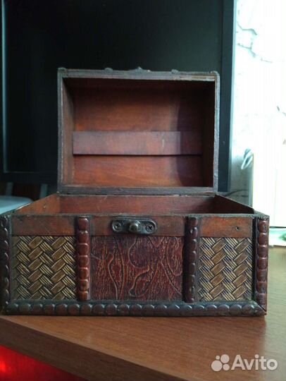 Деревянная шкатулка для украшений