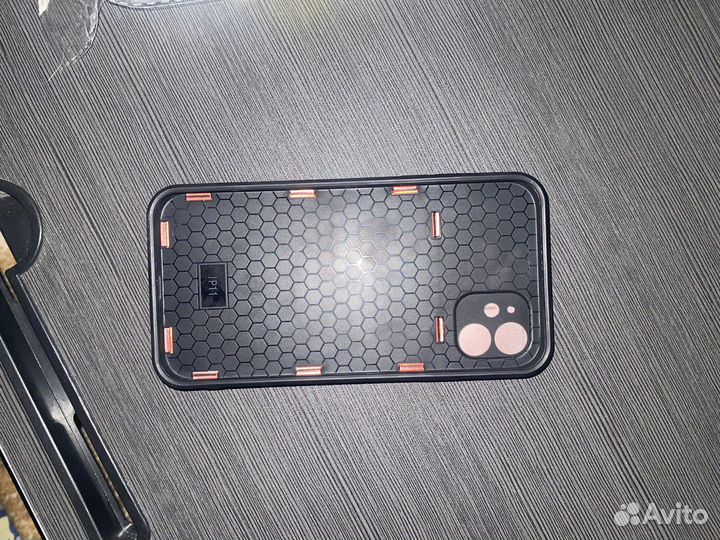Ударопрочный чехол на iPhone 11