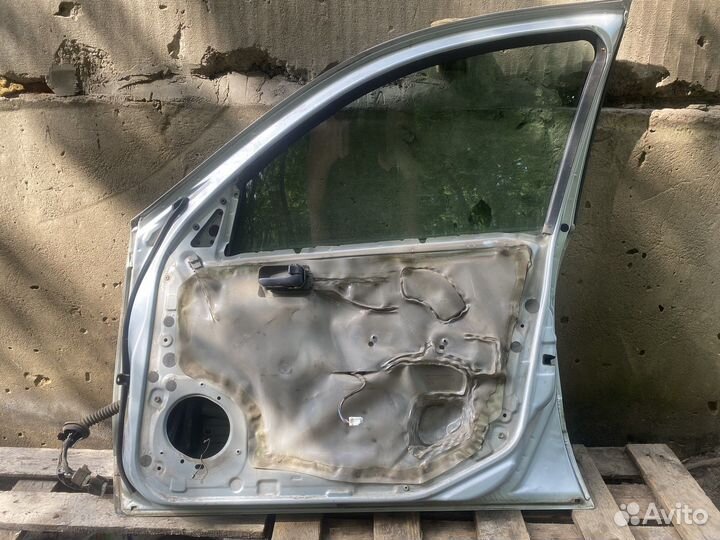 Передняя правая дверь Nissan Almera N16 Седан