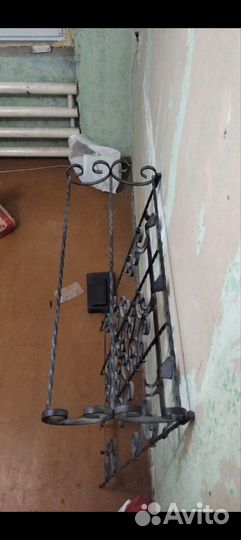 Вешалка кованая