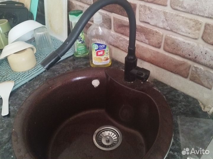 Мойка со смесители и сифоном