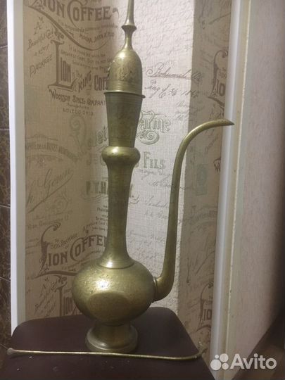 Старинный кувшин ручной работы