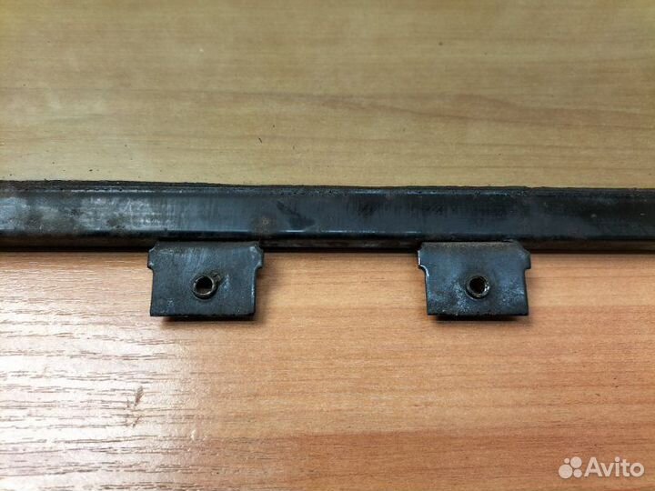 Стекло двери заднее левое Газ Волга 3110