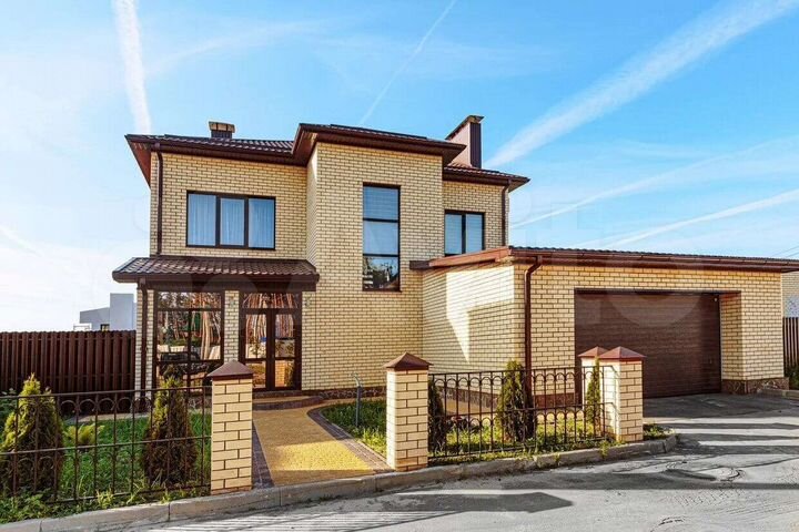 Коттедж 250 м² на участке 7 сот.