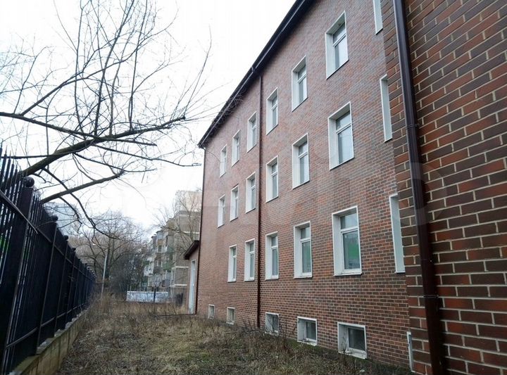 Здание, Офис, Производсво 1800 м²