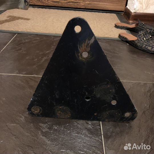 Кронштейн для запасного колеса на гелендваген