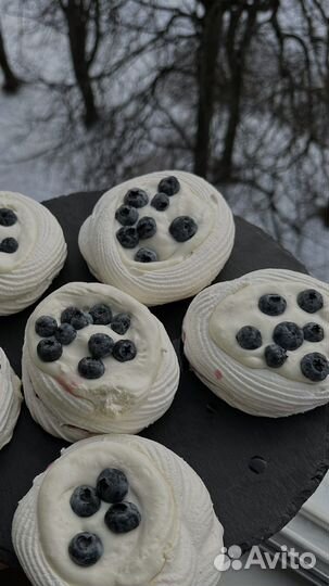 Эклеры, пирожные